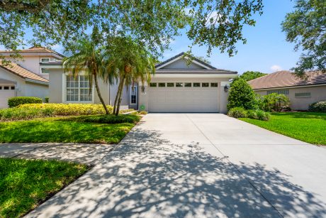 Lush front yard with well-maintained landscaping and a bright, clean driveway in Tampa.